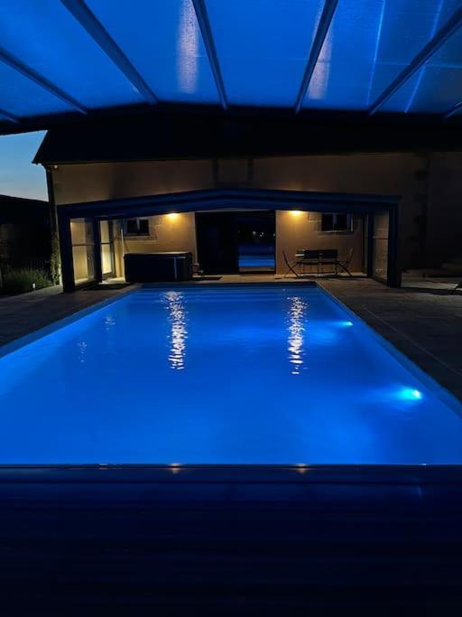 Gite La Bergerie, Piscine Chauffee, Couzon Exterior photo