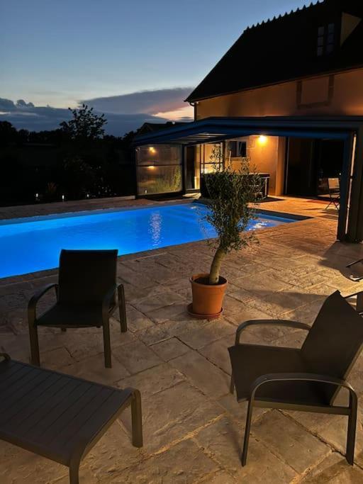 Gite La Bergerie, Piscine Chauffee, Couzon Exterior photo